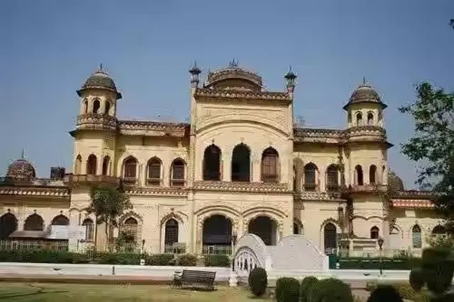 कोलकात्यात याच महालात वाजिद अली शाह 30 वर्षे राहिले
