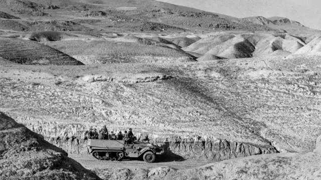 Israeli unit patrol di Golan Heights for 1967, after capturing di area from Syria.