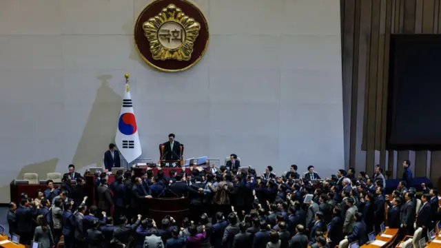 ယာယီသမ္မတကို ဖယ်ရှားရေး အဆို နိုင်ဖို့ လိုအပ်မဲ ၁၅၁ မဲ သတ်မှတ်