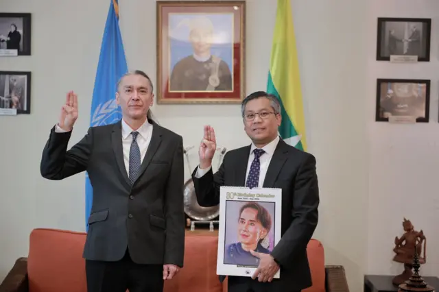 ကိုထိန်လင်း နဲ့ ဦးကျော်မိုးထွန်း