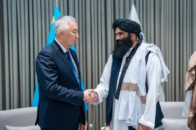 سراج الدین حقاني او قزاق وزیر د روغبړ پر مهال