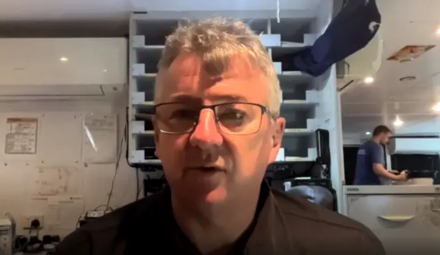 கடல் பயண நிறுவனத்தை நடத்தி வரும் வல்லுநரான ராப் மெக்கல்லம்