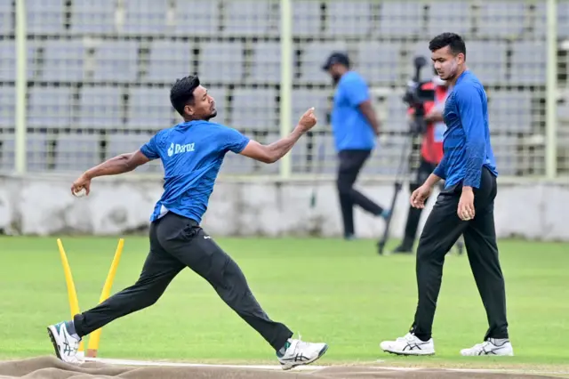 বোলিং অনুশীলনে মুস্তাফিজুর রহমান ও তাসকিন আহমেদ