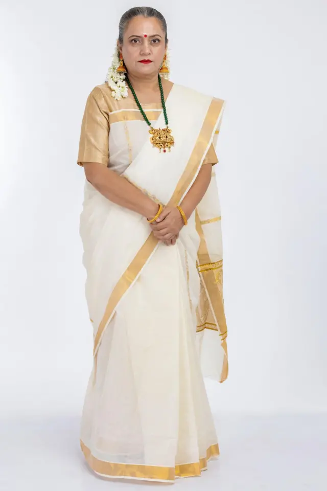 साड़ी बांधने का तरीका मुंडुम नेरियाथुम (सेट मुंडु)