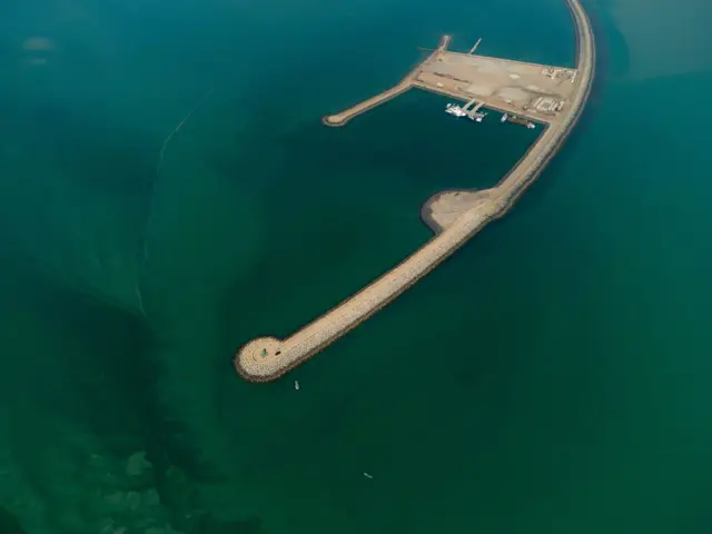 كواسر أمواج 