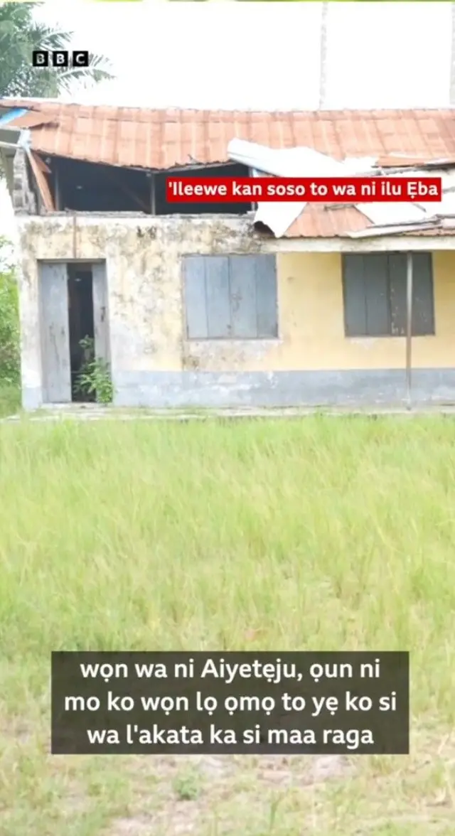 Ileẹkọ kan nilu Ẹ̀bá ti orule rẹ ti si
