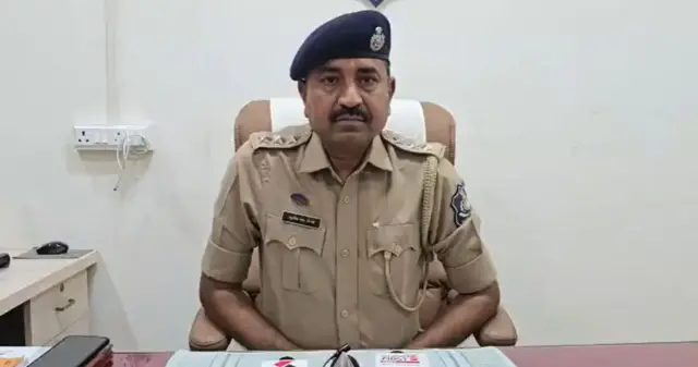 પોલીસ અધિકારી સી.એલ.સોલંકી બનાસકાંઠા : મહિલા પર વારંવાર બળાત્કાર અને ધર્મપરિવર્તનના આરોપો, પોલીસે શું કહ્યું?