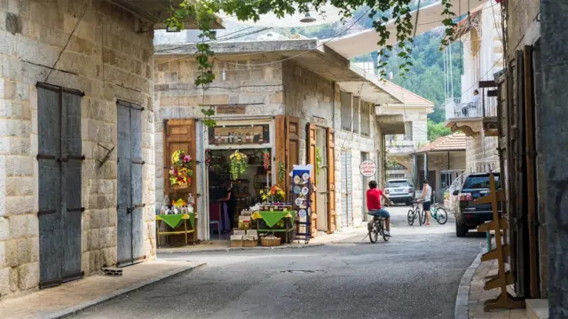 دوما، لبنان