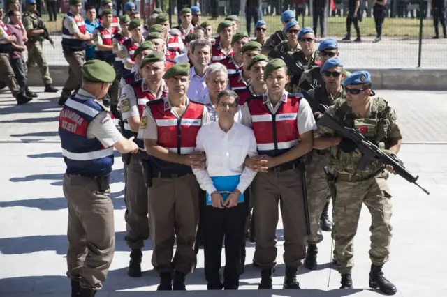 підозрювані