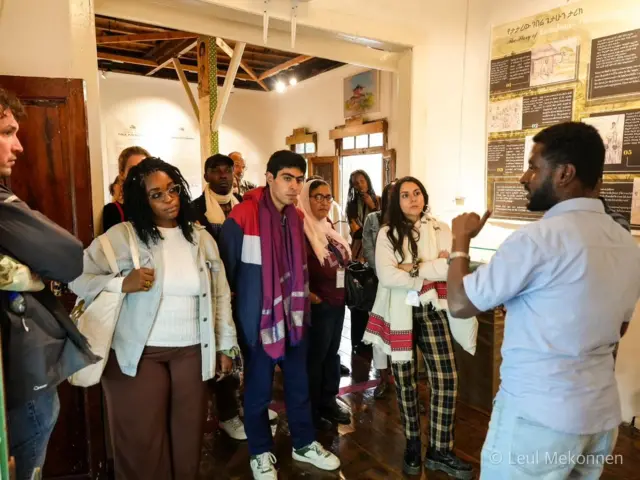 የብርሌ ዐውደ ርዕይ ባለፉት ሳምንታ የበርካታ ጎብኚዎችን ቀልብ ስቦ ሰንብቷል።