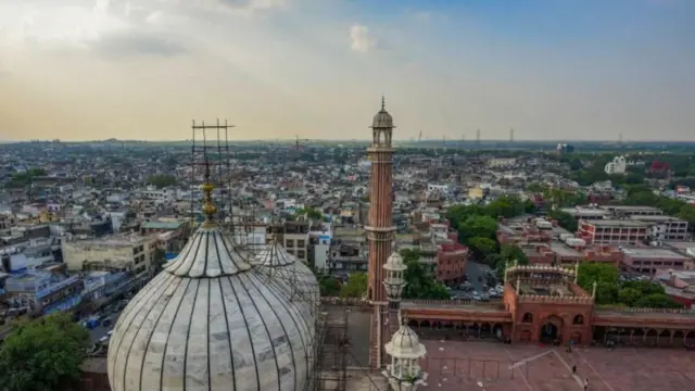 કેન્દ્ર સરકારે હાલમાં જ દિલ્હીની લગભગ 123 વકફ પ્રૉપર્ટીને પોતાના કબજા હેઠળ લીધી હતી