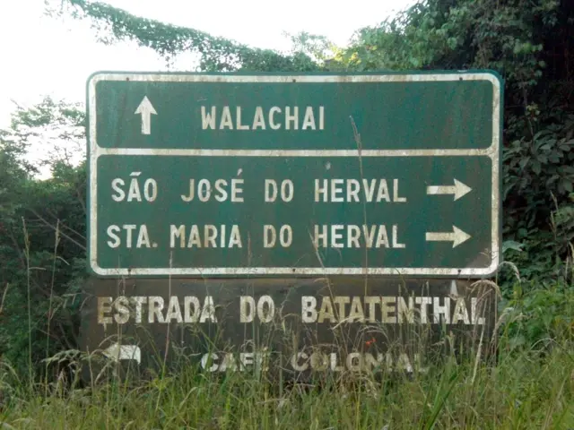 Placa na estrada mostra direções de Walachai, São José do Herval e Sta. Maria do Herval