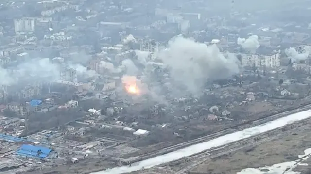 রুশ বিমান হামলার দৃশ্য।