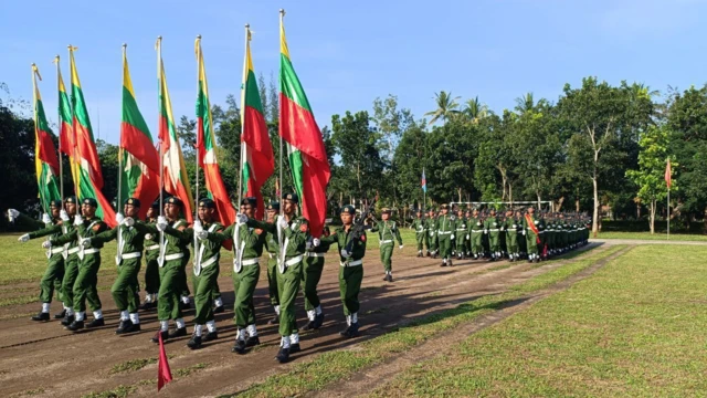 အရှေ့ပိုင်းတိုင်းစစ်ဌာနချုပ်ရဲ့ ကွပ်ကဲမှုအောက်က စစ်မှုထမ်းအပတ်စဉ် ၁၆ သင်တန်းဆင်းပွဲအခမ်းအနားတစ်ခု