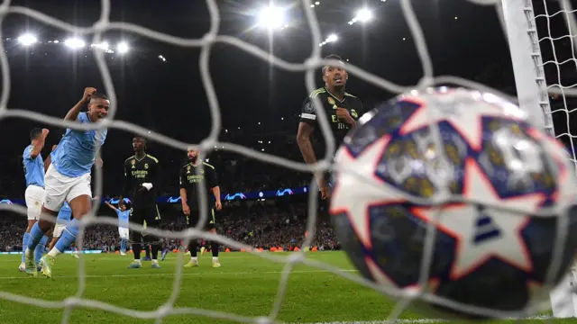 Manuel Akanji yishimira intsinzi 