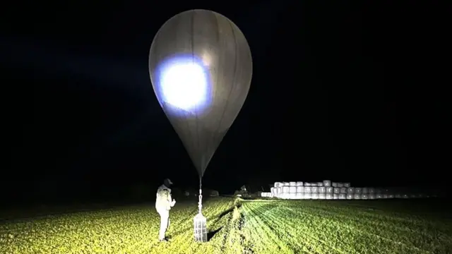 Balon meteorologiczny, który wylądował nocą na polu, został sprawdzony przez urzędnika