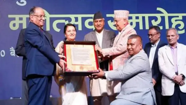 विभिन्न दलका नेता