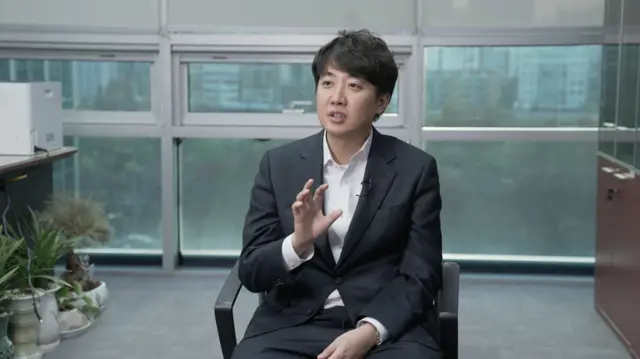 이준석 개혁신당 의원이 BBC 코리아와 인터뷰를 갖고 있다