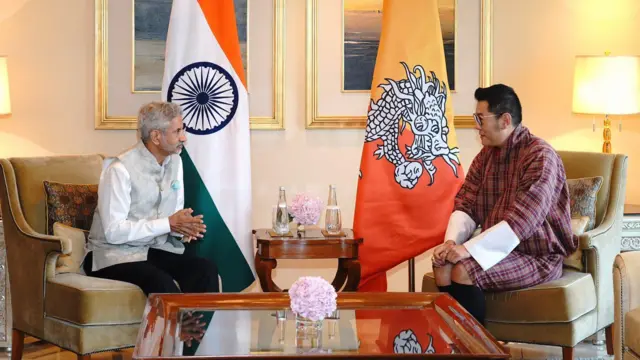 भूटान नरेश के साथ विदेश मंत्री एस जयशंकर