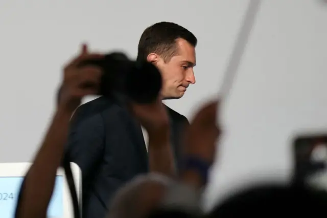 مارین لوپن و ژردان باردلا رهبران «اجتماع ملی» پس از اعلام اولین نتایج دور دوم انتخابات پارلمانی فرانسه به رسانه‌ها و احزاب سیاسی دیگر تاختند