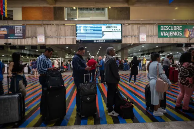 Pasajeros en el aeropuerto de Caracas