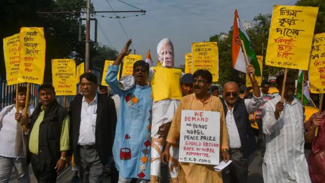 बांग्लादेश में हिंदुओं के ख़िलाफ़ हो रहे अत्याचारों को लेकर भारत में कई प्रदर्शन हुए हैं.