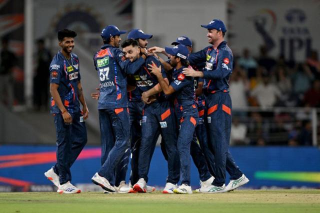 மும்பை - லக்னோ