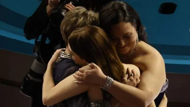 অস্কার প্রাপ্তির আনন্দে বিজয়ীরা