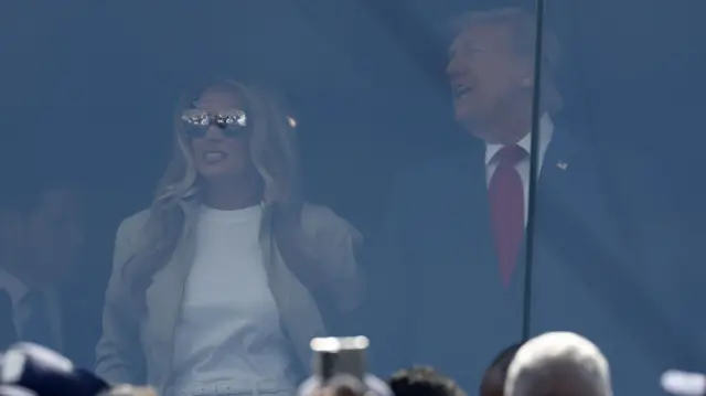 Melanija i Donald Tramp u loži stadiona