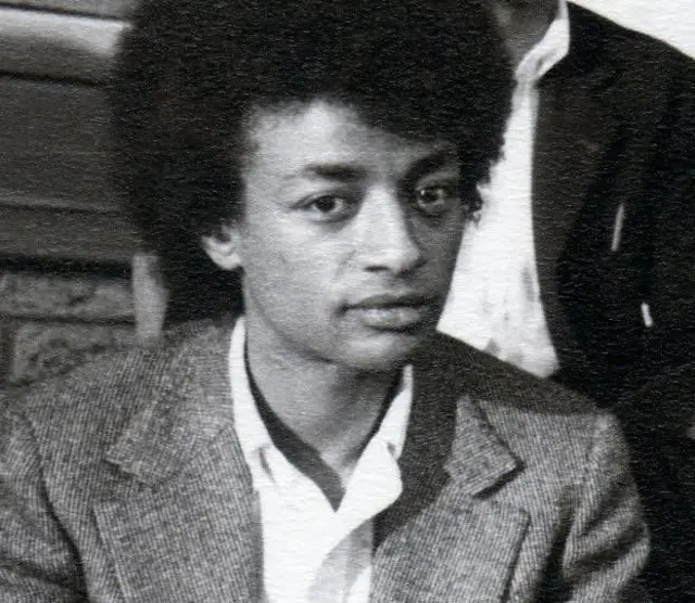 Andiriyaas Isheetee bara dargaggummaa