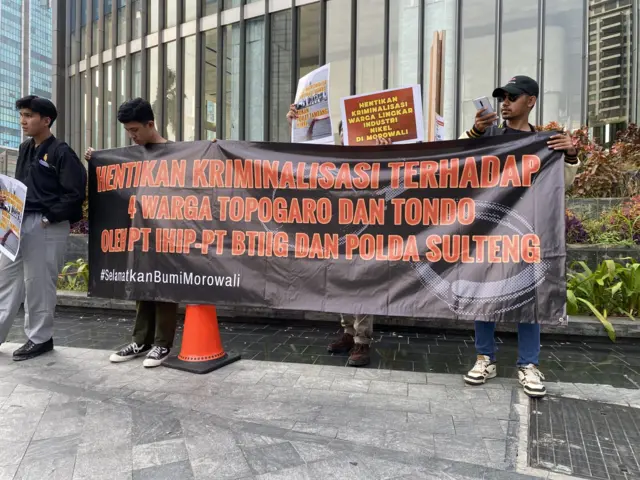 Protes di depan kantor PT IHIP