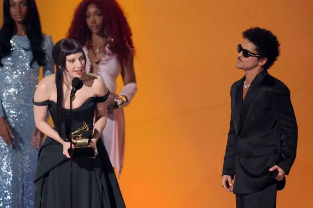 ሌዲ ጋጋ፡ ሽልማት ግራሚ ምስ ተቐበለት ኣብ ዘስምዓቶ መደረ ንመሰላት ልውጠ-ጾታ ተሓሊቓ ተዛሪባ