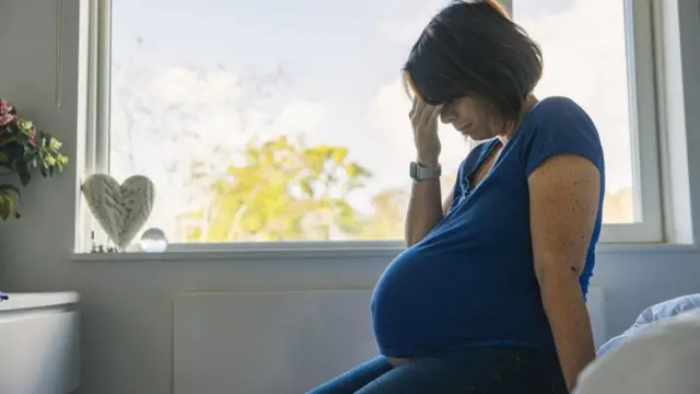 አንዲት እርጉዝ እናት