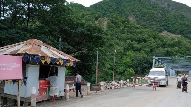 ဗားရ်တံတား စစ်ဆေးရေးဂိတ် 