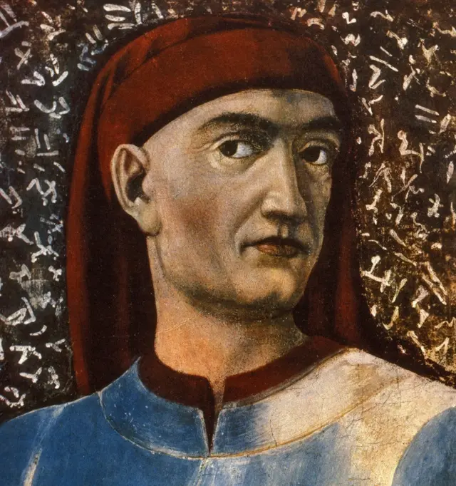 Giovanni Boccaccio com um lenço vermelho na cabeça.