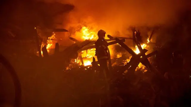 रशियन क्षेपणास्त्रांनी केलेल्या हल्ल्यानंतर झालेला विध्वंस 