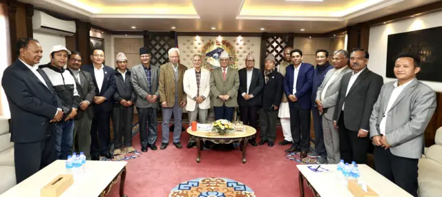 बालुवाटारमा मङ्गलवार बिहान बसेको बैठकमा माओवादी धारका विभिन्न दलका शीर्षस्थ नेताहरू सहभागी भएका थिए