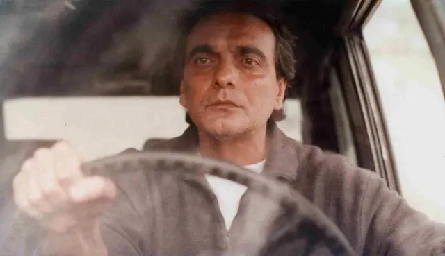 صحنه‌ای از فیلم طعم گیلاس