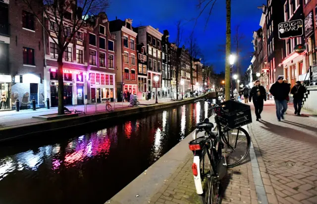 Uno de los canales de Ámsterdam