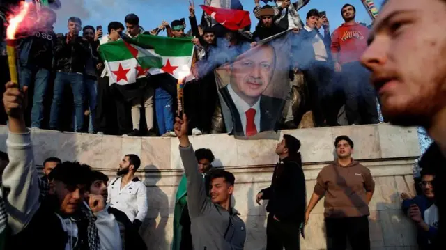 इस्तांबुल में सीरियाई लोगों का जश्न