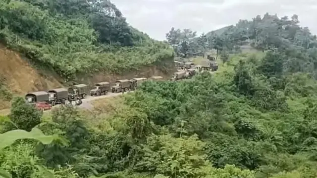 မတ်လ ၁၁ ရက်က ချင်းတောင်တန်းကို တက်လာနေတဲ့ စစ်ကောင်စီယာဥ်တန်းများ