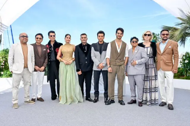 कान फेस्टिवलमध्ये उपस्थित असलेली होमबाऊंड चित्रपटाची संपूर्ण टीम 