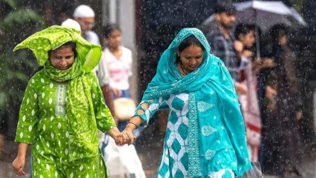 राज्यात अखेर पावसाची प्रतीक्षा अखेर संपली असून मान्सून अखेर 6 जून रोजी महाराष्ट्रात दाखल झाला आहे.
