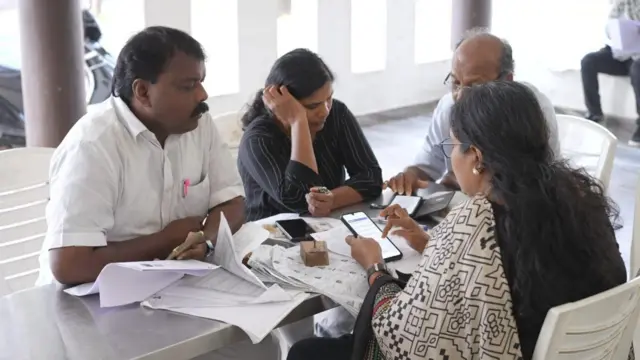 બીબીસી ગુજરાતી બીએલઓ મતદાર યાદી એસઆઈઆર ચૂંટણીપંચ ગુજરાત શિક્ષક આત્મહત્યા હાર્ટ એટૅક