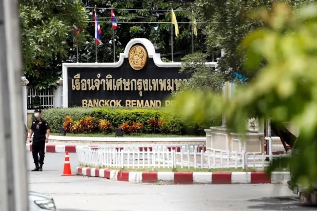 ทักษิณถูกส่งตัวเข้าเรือนจำพิเศษกรุงเทพฯ ในเวลาราว 11.00 น. ของวันที่ 22 ก.ค. 2566