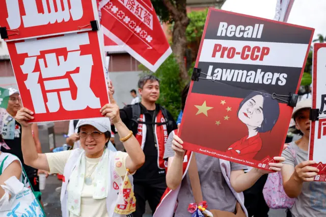 国民党立委王鸿薇成为此波罢免目标之一
