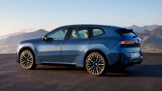 قیمت پایه ب‌ام‌و iX3 شصت و هشت هزار و نهصد یورو است