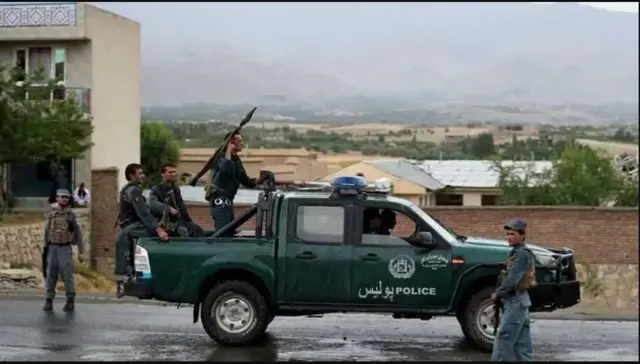 Booliiska Afgaanistaan ​​ayaa isticmaali jiray baabuurta Ford
