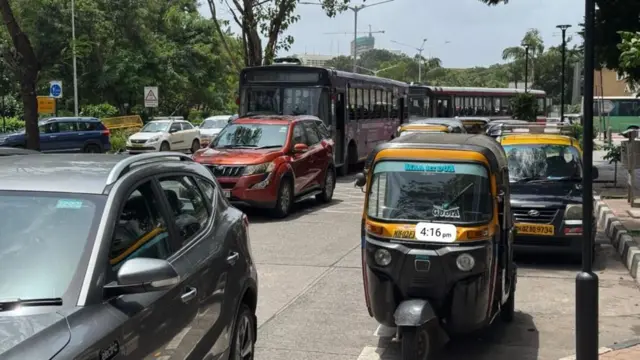 રીક્ષાવાળા લાખોની કમાણી કેવી રીતે કરે છે, મુંબઈ કોન્સ્યુલેટ, મુંબઈ પોલીસ, અમેરિકાના વિઝા, રાહુલ રૂપાણી લૅન્સકાર્ટ, બીબીસી ગુજરાતી, 