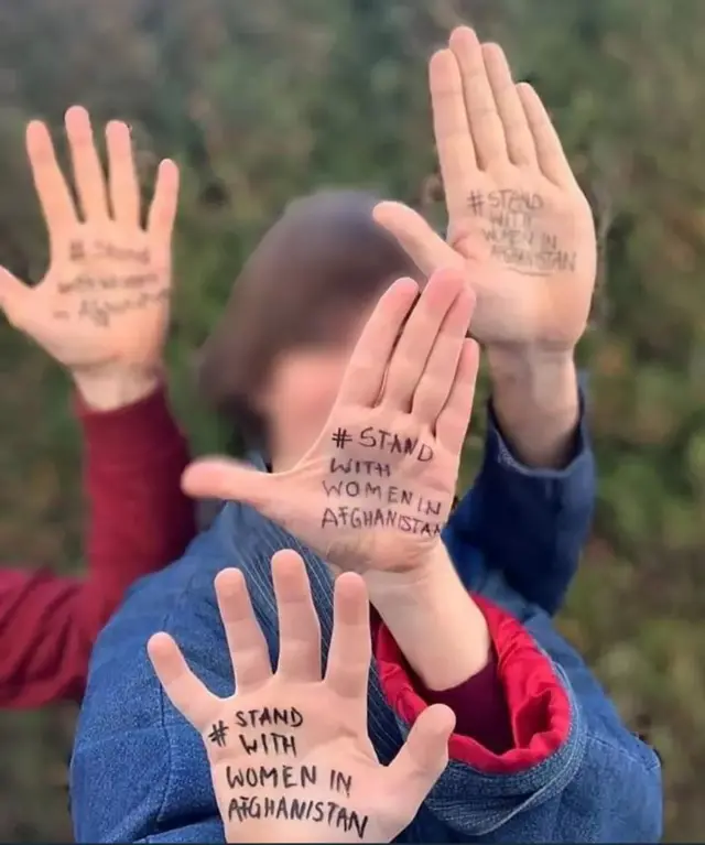 Shamarran dubartoota Afgaanistaan wajjin dhaabbachuu agarsiisan